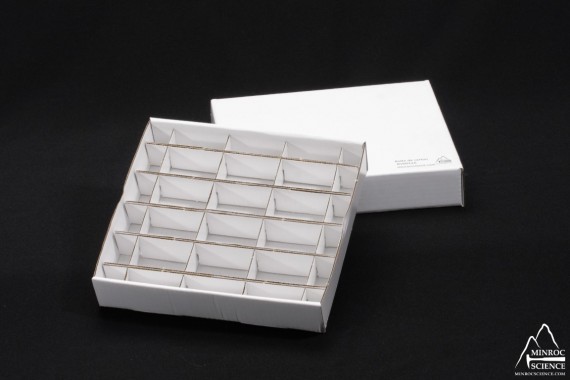 Boîte de carton pour 12 spécimens de 2 à 3 cm