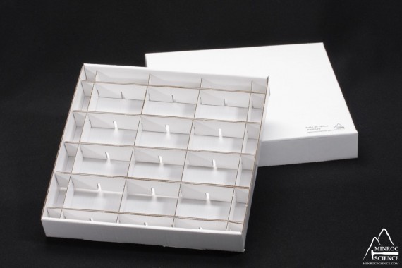 Boîte de carton pour 12 spécimens de 3 à 5 cm