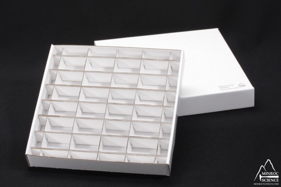 Boîte de carton pour 24 spécimens de 2 à 3 cm